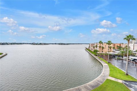 Condominio en venta en South Pasadena, Florida, 2 dormitorios, 124.95 m2 № 1899770 - foto 1