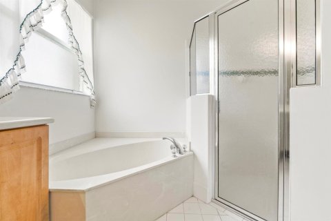 Villa ou maison à vendre à Port St. Lucie, Floride: 4 chambres, 222.97 m2 № 2319930 - photo 19