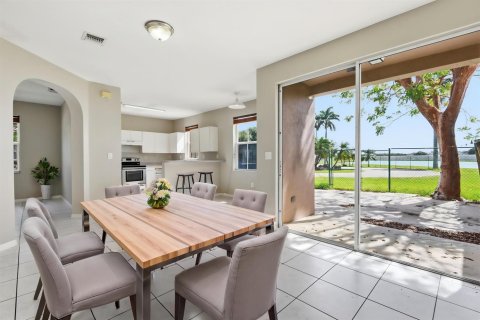 Touwnhouse à vendre à Homestead, Floride: 4 chambres, 188.41 m2 № 2083981 - photo 4
