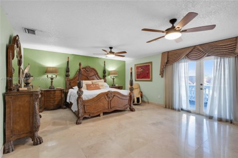 House in Hialeah Gardens, Florida 4 bedrooms, 361.58 sq.m. № 1868453 - photo 28