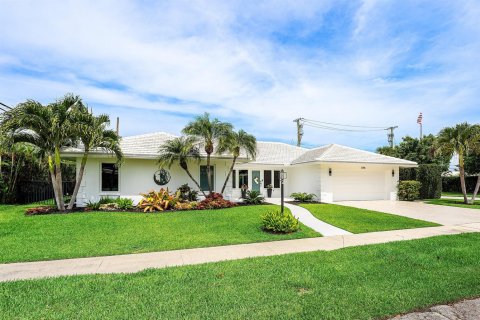 House in Boca Raton, Florida 4 bedrooms, 213.68 sq.m. № 2261113