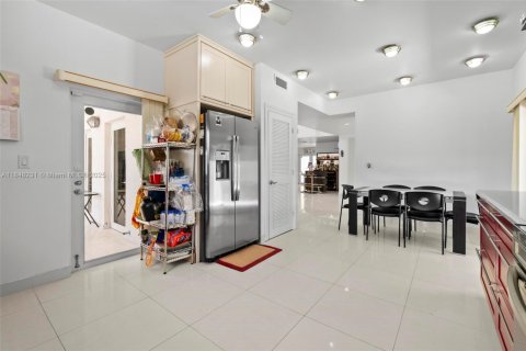 Casa en venta en South Miami, Florida, 5 dormitorios, 528.89 m2 № 2056855 - foto 1