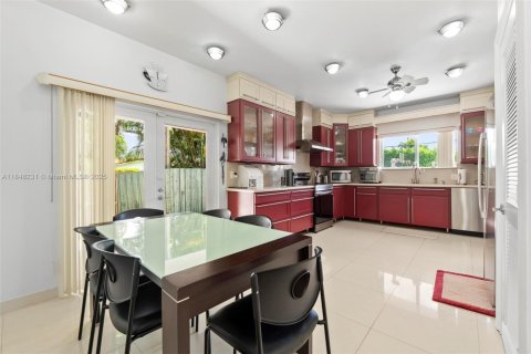 Villa ou maison à vendre à South Miami, Floride: 5 chambres, 528.89 m2 № 2056855 - photo 26