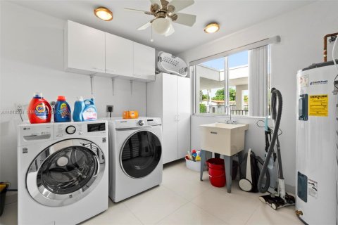 Casa en venta en South Miami, Florida, 5 dormitorios, 528.89 m2 № 2056855 - foto 12