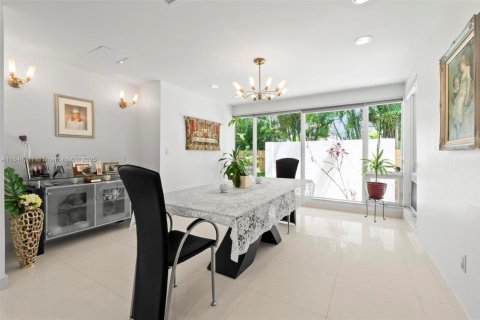 Villa ou maison à vendre à South Miami, Floride: 5 chambres, 528.89 m2 № 2056855 - photo 25