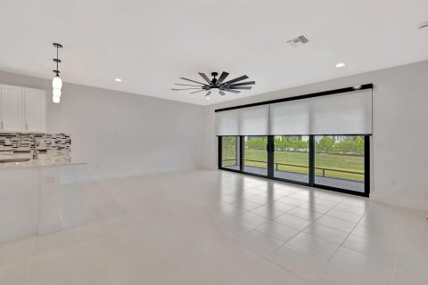 House in Port St. Lucie, Florida 2 bedrooms, 162.86 sq.m. № 2088394 - photo 10