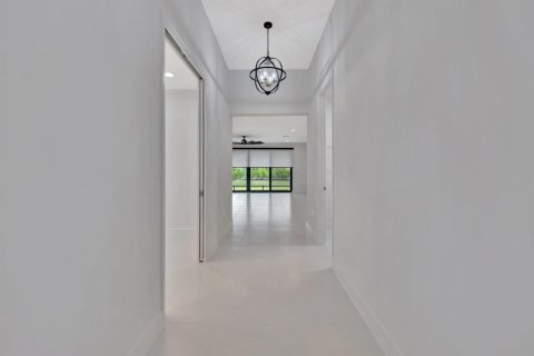 House in Port St. Lucie, Florida 2 bedrooms, 162.86 sq.m. № 2088394 - photo 5