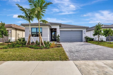 House in Port St. Lucie, Florida 2 bedrooms, 162.86 sq.m. № 2088394 - photo 2