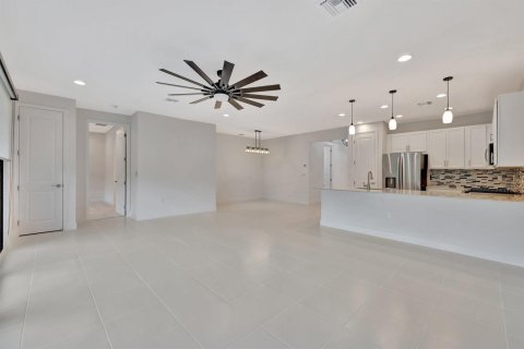 House in Port St. Lucie, Florida 2 bedrooms, 162.86 sq.m. № 2088394 - photo 11
