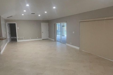 Casa en alquiler en Boca Raton, Florida, 3 dormitorios, 246.66 m2 № 1989128 - foto 5