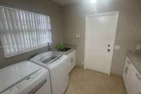 Casa en alquiler en Boca Raton, Florida, 3 dormitorios, 246.66 m2 № 1989128 - foto 10