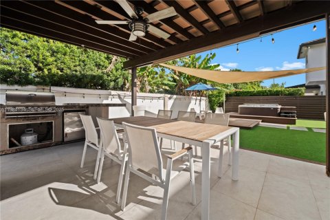 House in Miami Lakes, Florida 4 bedrooms, 264.49 sq.m. № 1992545 - photo 22