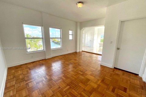 Снять в аренду квартиру в Майами-Бич, Флорида 2 спальни, 157.93м2, № 2260673 - фото 16