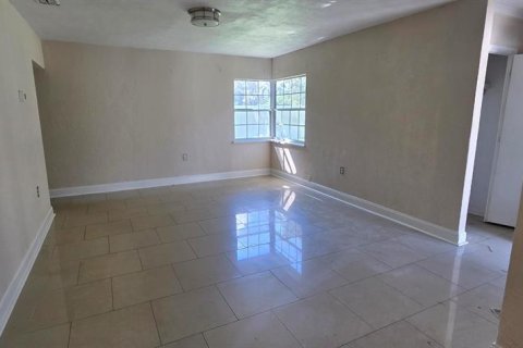 House in Tampa, Florida 3 bedrooms, 133.97 sq.m. № 2379452 - photo 3