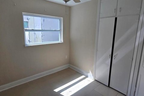 House in Tampa, Florida 3 bedrooms, 133.97 sq.m. № 2379452 - photo 5