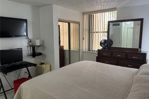 Condominio en alquiler en Miami, Florida, 1 dormitorio, 57.04 m2 № 1943852 - foto 14