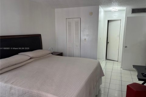 Condominio en alquiler en Miami, Florida, 1 dormitorio, 57.04 m2 № 1943852 - foto 13