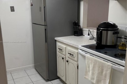 Condominio en alquiler en Miami, Florida, 1 dormitorio, 57.04 m2 № 1943852 - foto 4