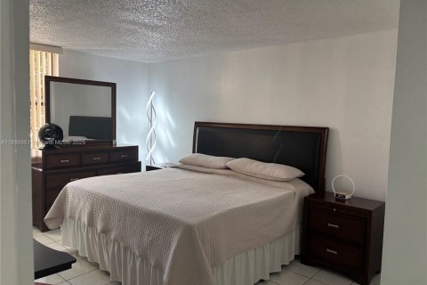 Condominio en alquiler en Miami, Florida, 1 dormitorio, 57.04 m2 № 1943852 - foto 10