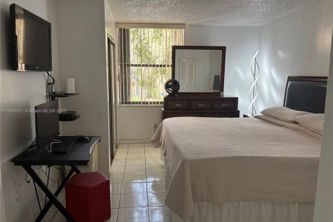 Condominio en alquiler en Miami, Florida, 1 dormitorio, 57.04 m2 № 1943852 - foto 11