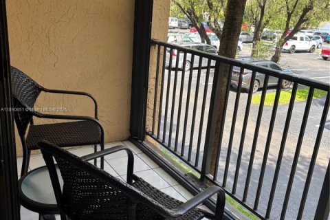 Condominio en alquiler en Miami, Florida, 1 dormitorio, 57.04 m2 № 1943852 - foto 9