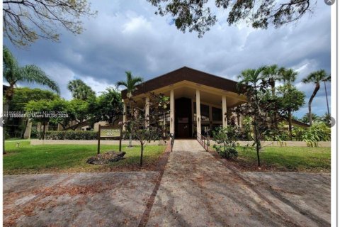 Condominio en alquiler en Miami, Florida, 1 dormitorio, 57.04 m2 № 1943852 - foto 17