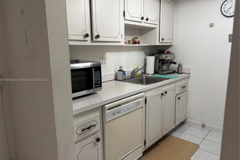 Condominio en alquiler en Miami, Florida, 1 dormitorio, 57.04 m2 № 1943852 - foto 2