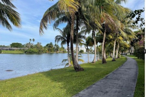 Condominio en alquiler en Miami, Florida, 1 dormitorio, 57.04 m2 № 1943852 - foto 18