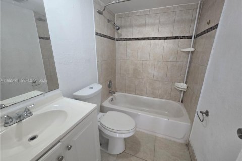 Copropriété à louer à Lauderhill, Floride: 2 chambres, 93.18 m2 № 2063760 - photo 3
