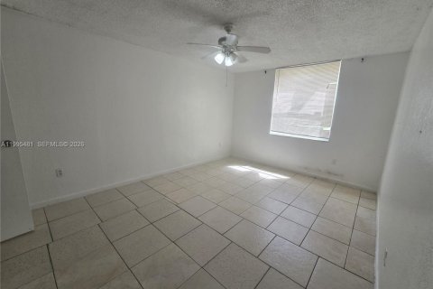 Copropriété à louer à Lauderhill, Floride: 2 chambres, 93.18 m2 № 2063760 - photo 6