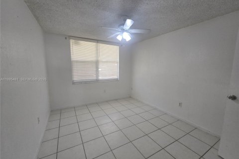 Copropriété à louer à Lauderhill, Floride: 2 chambres, 93.18 m2 № 2063760 - photo 7