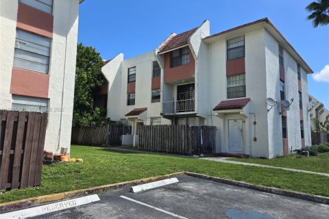 Copropriété à louer à Lauderhill, Floride: 2 chambres, 93.18 m2 № 2063760 - photo 2