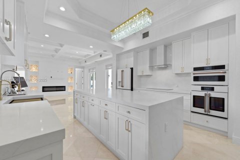 House in Miami, Florida 5 bedrooms, 458.29 sq.m. № 1977328 - photo 16