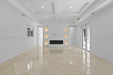 House in Miami, Florida 5 bedrooms, 458.29 sq.m. № 1977328 - photo 21