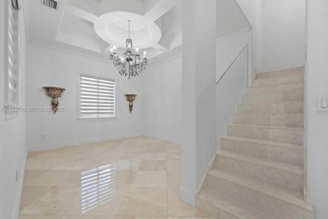 House in Miami, Florida 5 bedrooms, 458.29 sq.m. № 1977328 - photo 13
