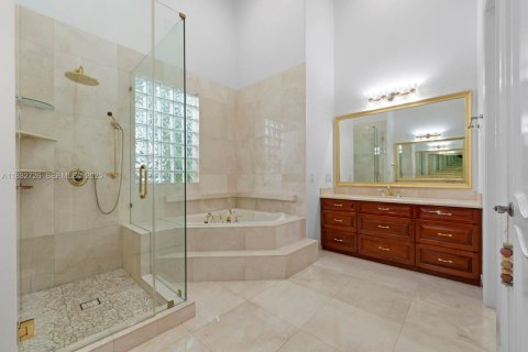 House in Miami, Florida 5 bedrooms, 458.29 sq.m. № 1977328 - photo 26