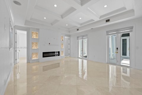 House in Miami, Florida 5 bedrooms, 458.29 sq.m. № 1977328 - photo 20