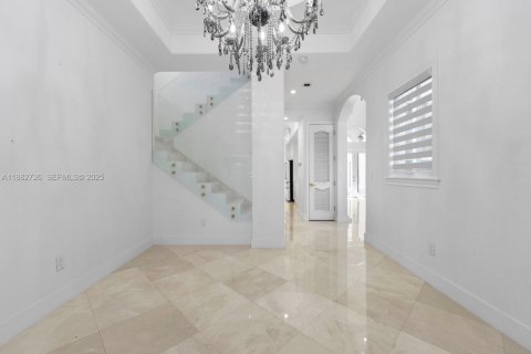 House in Miami, Florida 5 bedrooms, 458.29 sq.m. № 1977328 - photo 14