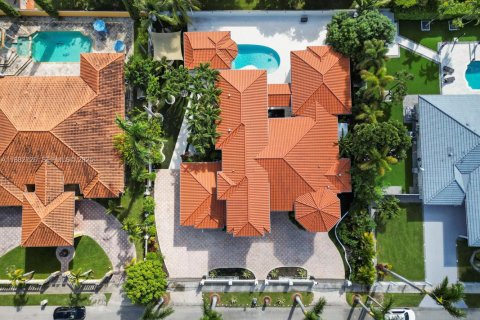 House in Miami, Florida 5 bedrooms, 458.29 sq.m. № 1977328 - photo 7
