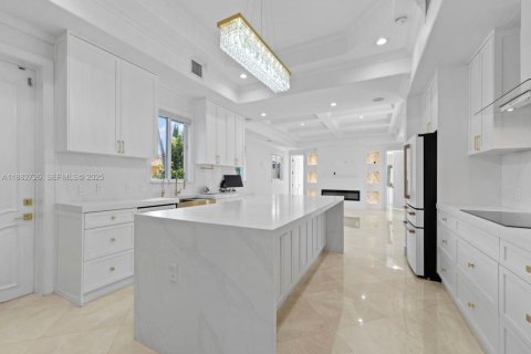 House in Miami, Florida 5 bedrooms, 458.29 sq.m. № 1977328 - photo 15