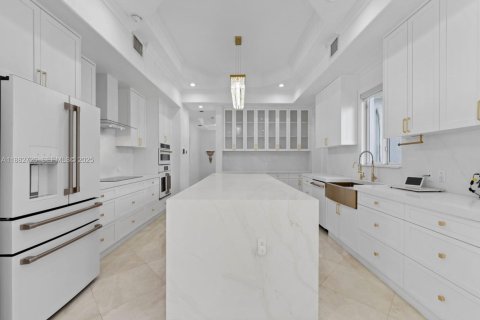 House in Miami, Florida 5 bedrooms, 458.29 sq.m. № 1977328 - photo 18