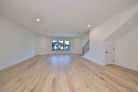 Touwnhouse à louer à Tampa, Floride: 4 chambres, 227.61 m2 № 2097830 - photo 7
