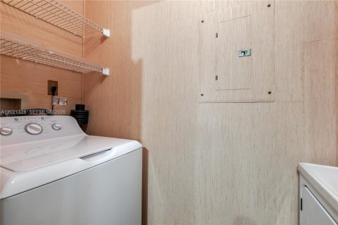 Copropriété à louer à Aventura, Floride: 2 chambres, 102.19 m2 № 2256901 - photo 23
