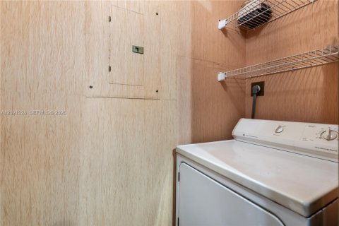 Copropriété à louer à Aventura, Floride: 2 chambres, 102.19 m2 № 2256901 - photo 24