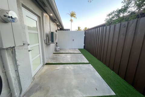 Immobilier commercial à louer à Miami, Floride: 1 chambre № 2063200 - photo 10