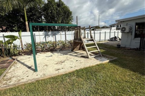 Снять в аренду виллу или дом в Майами, Флорида 3 спальни, 128.21м2, № 1972206 - фото 14