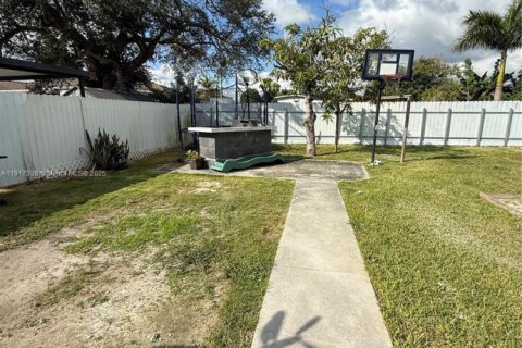 Снять в аренду виллу или дом в Майами, Флорида 3 спальни, 128.21м2, № 1972206 - фото 13