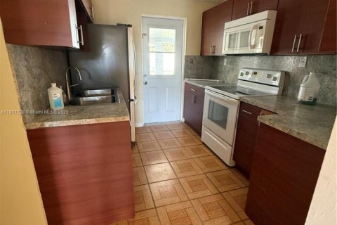 Снять в аренду виллу или дом в Майами, Флорида 3 спальни, 128.21м2, № 1972206 - фото 7