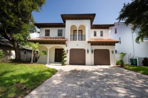 Villa ou maison à Tampa, Floride 4 chambres, 342.72 m2 № 2348413