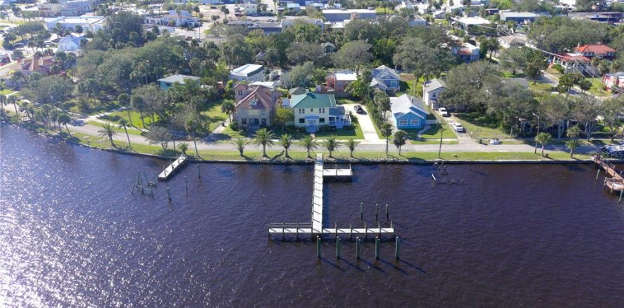 House in Daytona Beach, Florida 3 bedrooms, 197.32 sq.m. № 1561680